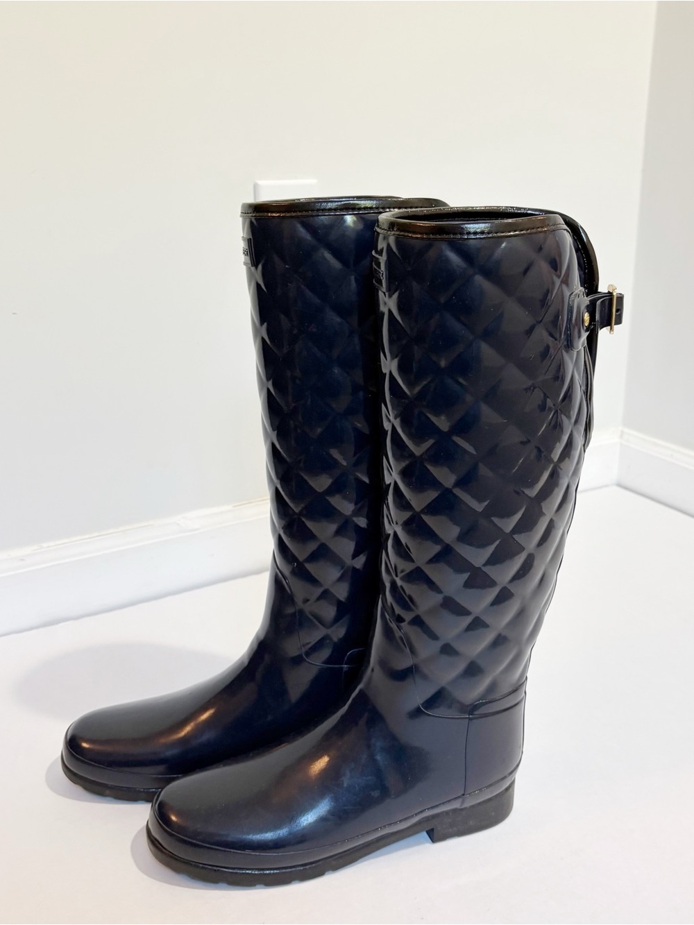 Hunter Refined Gloss Quilted Tall Rain Boots Size 8 Dark Navy Blue Tailored